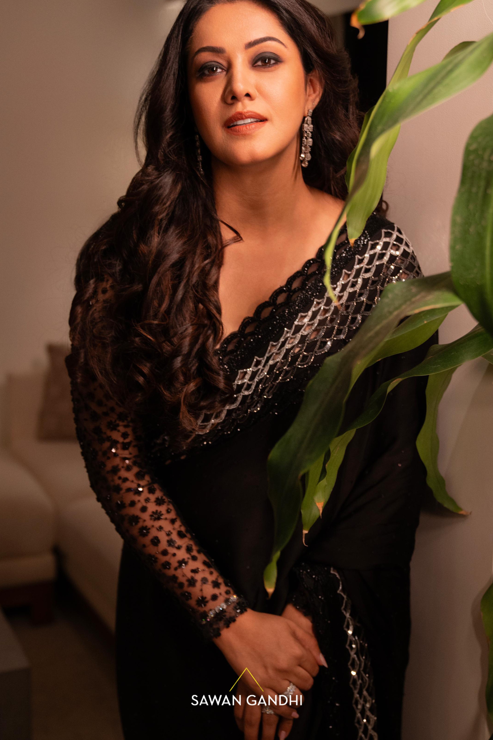 Eka lakhani in Black Scalloped cutwork border saree