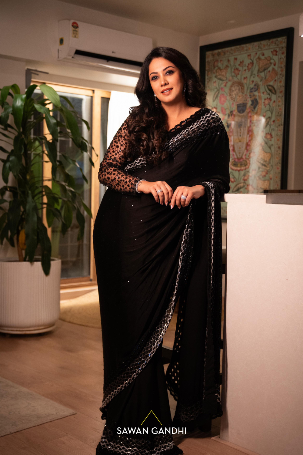 Eka lakhani in Black Scalloped cutwork border saree
