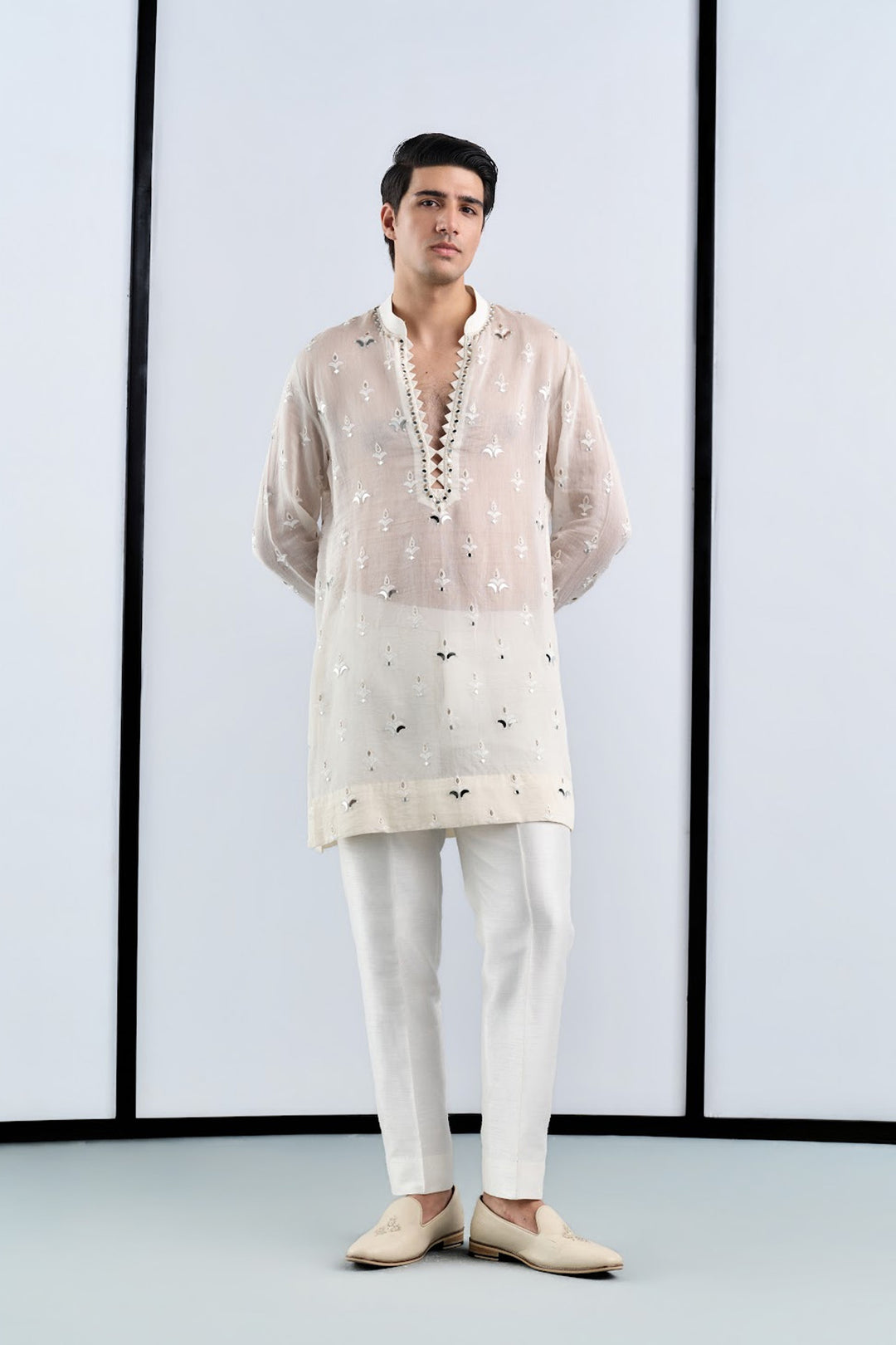 Applique booti kurta with stole