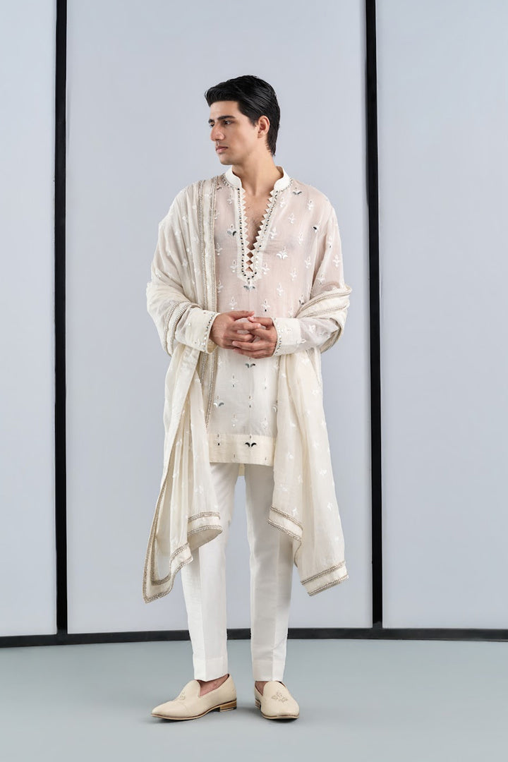 Applique booti kurta with stole
