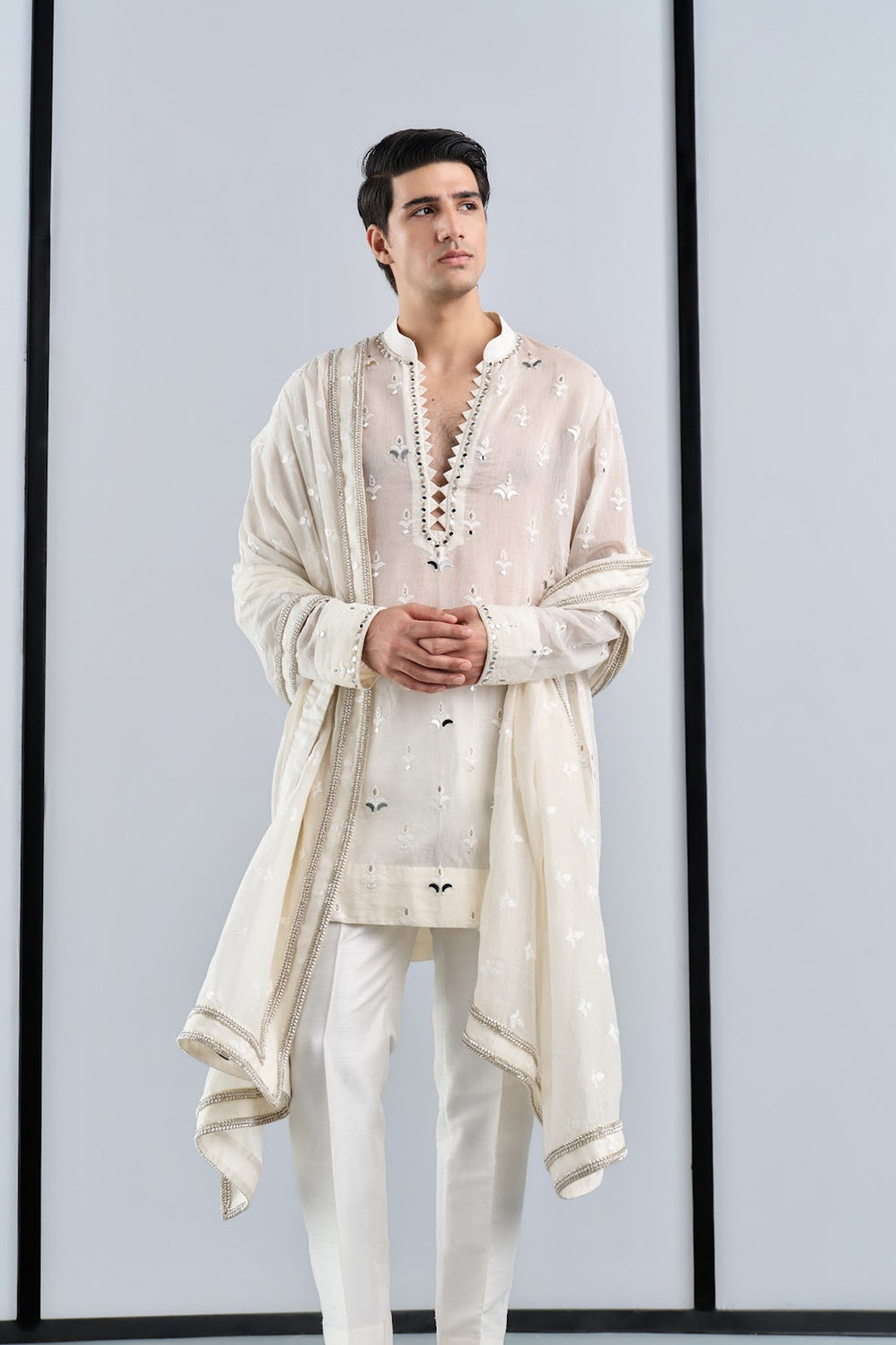 Applique booti kurta with stole