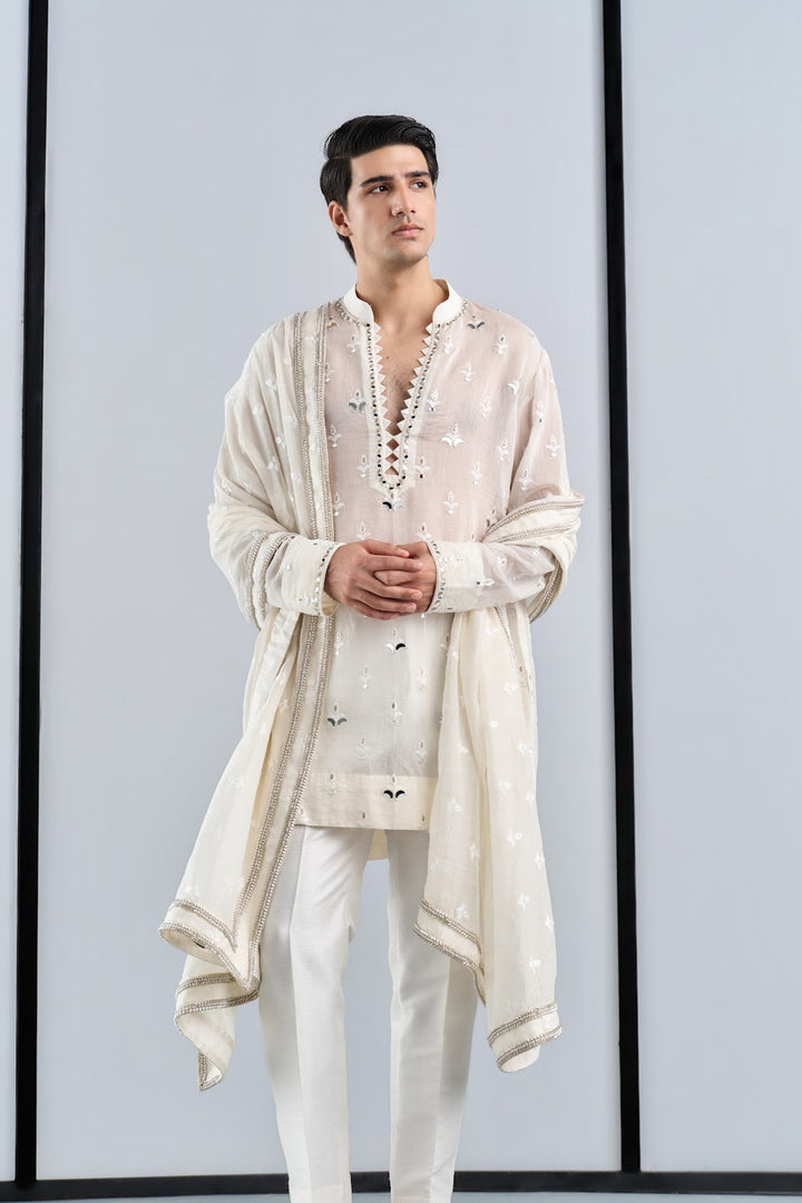Applique booti kurta with stole