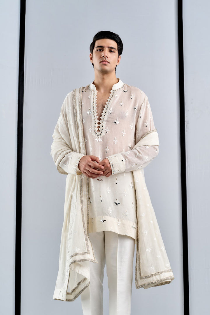 Applique booti kurta with stole