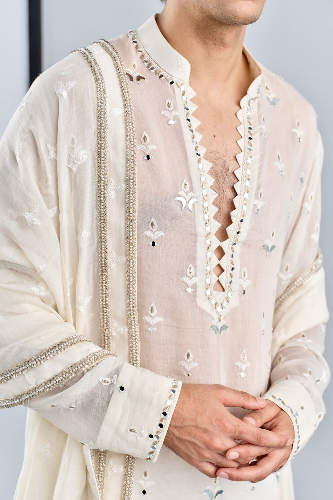Applique booti kurta with stole