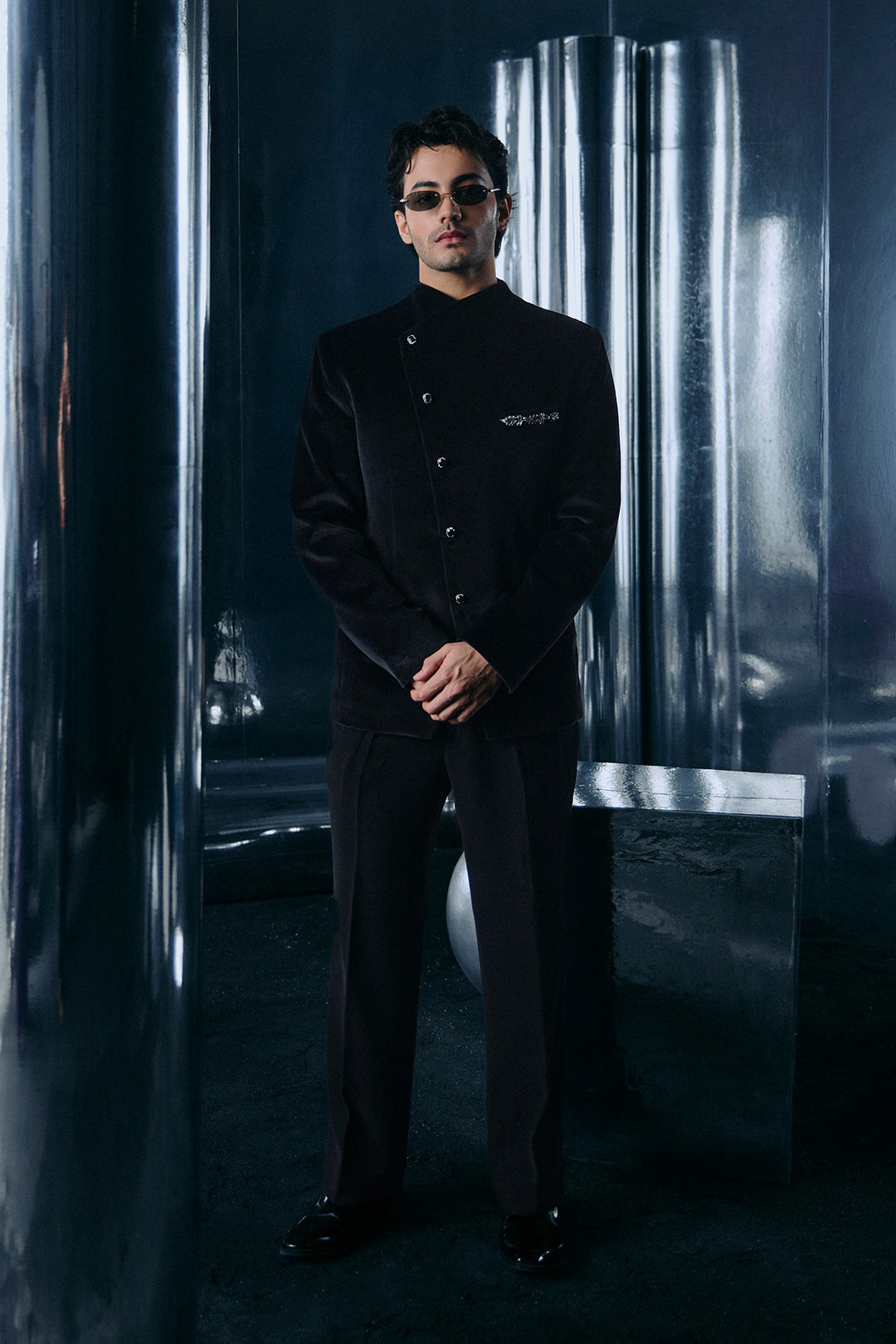 Black overlap Bandhgala set