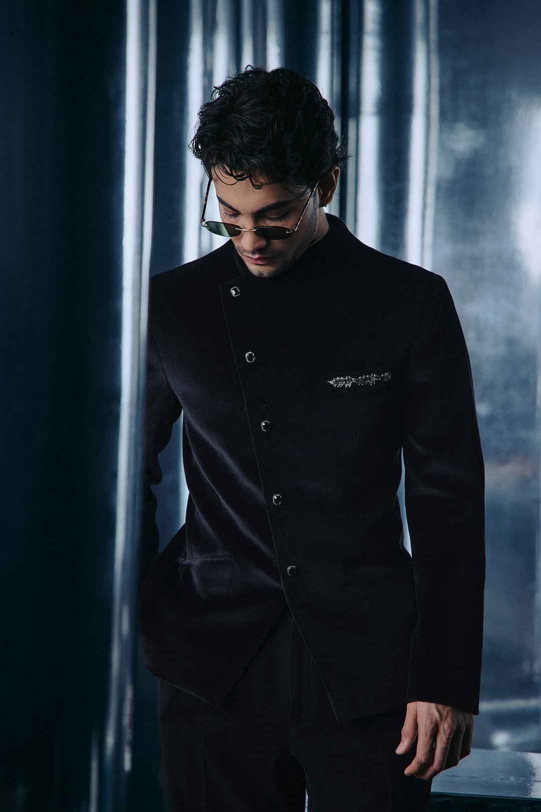 Black overlap Bandhgala set