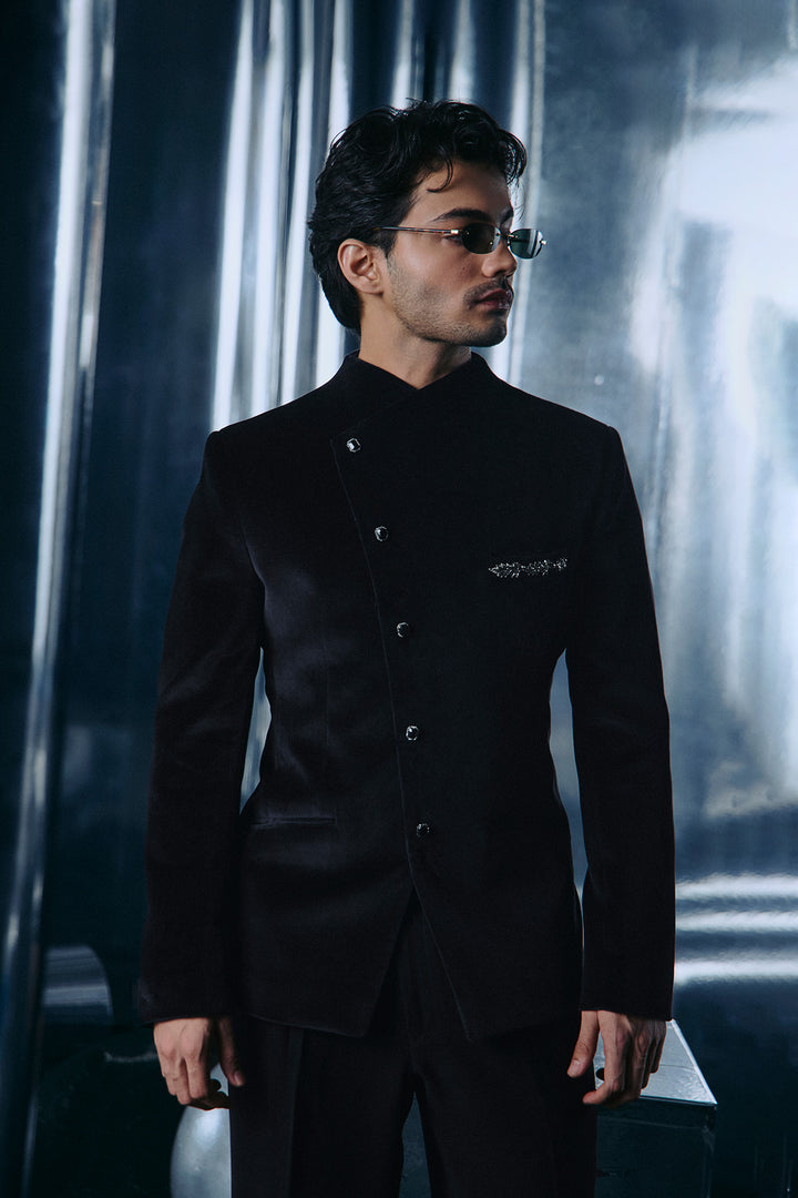 Black overlap Bandhgala set