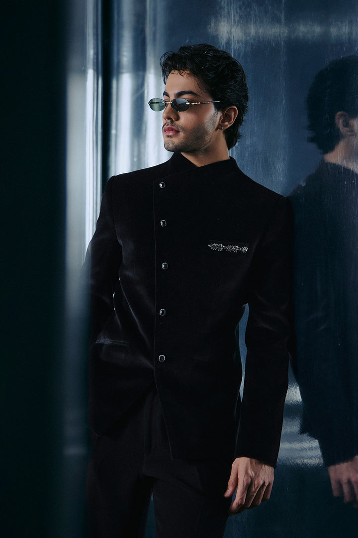 Black overlap Bandhgala set