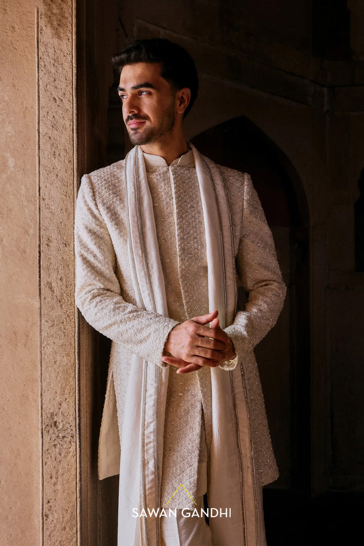 Ivory stole with cutdana border