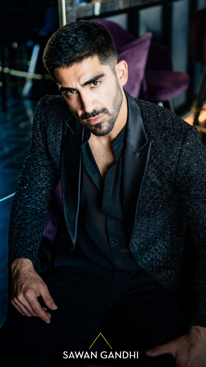 BLACK STAR PATTERN JACKET