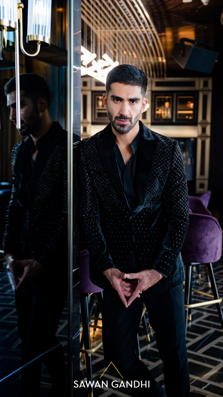 BLACK CUTDANA JACKET