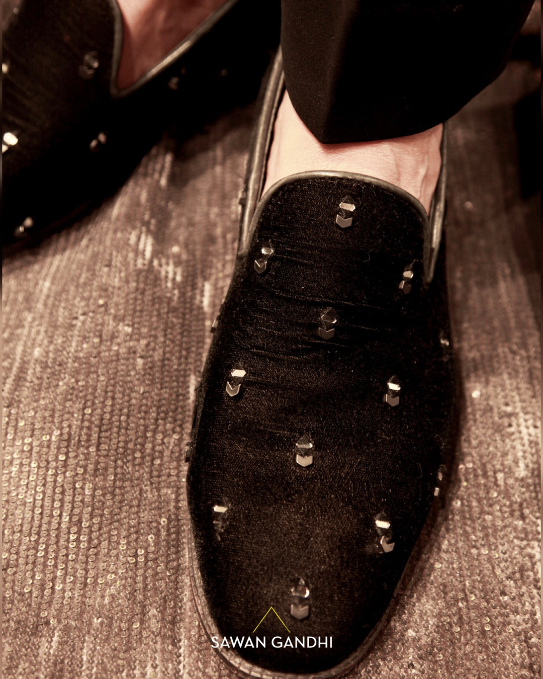 Black capsul mirror shoes