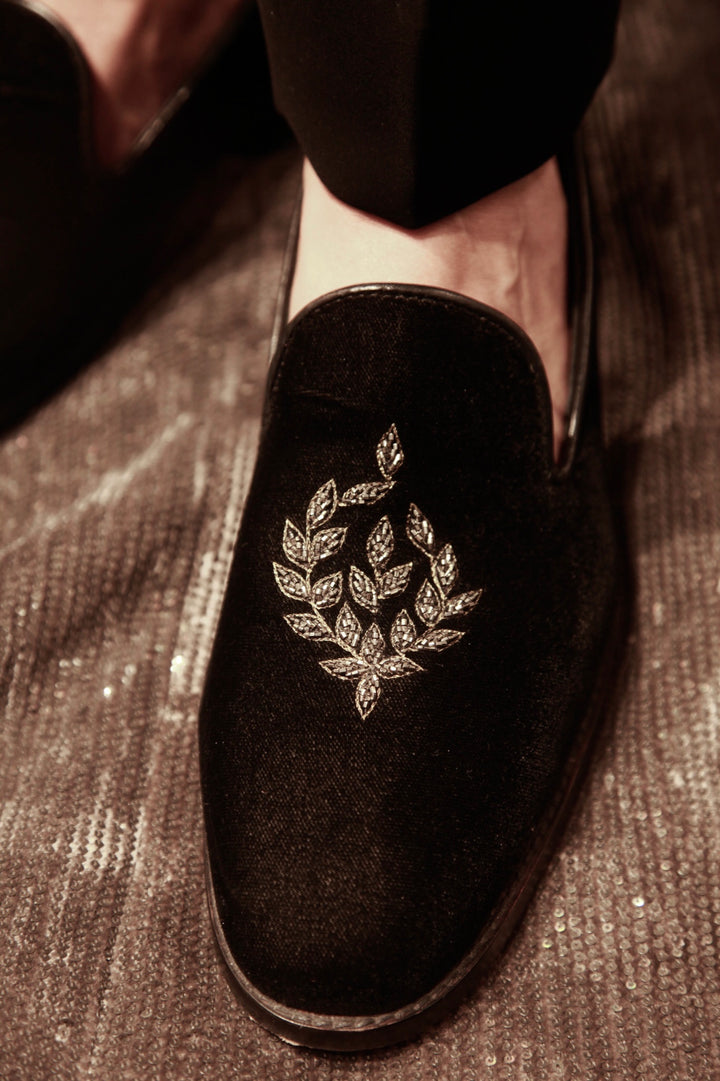 Black leaf shoes