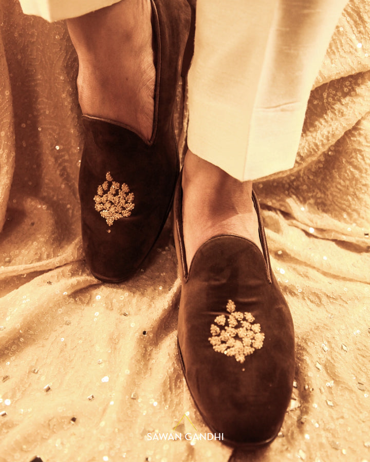 Taupe brown leaft pattern shoes