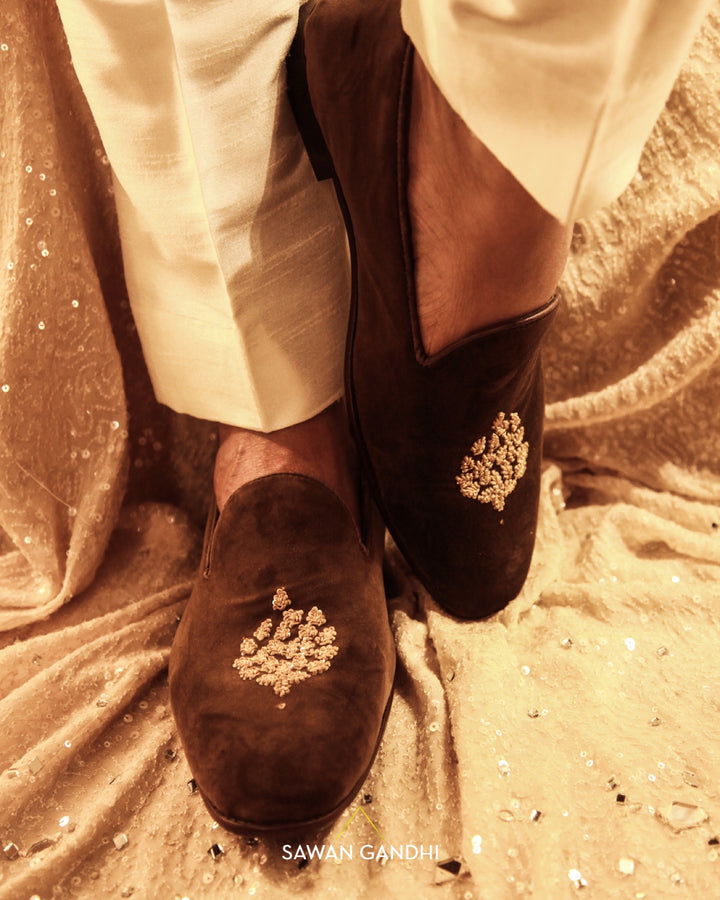 Taupe brown leaft pattern shoes